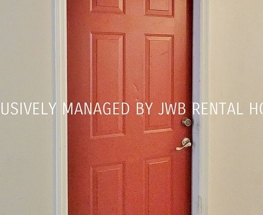 3rd image of 137 1/2 King St APT 3