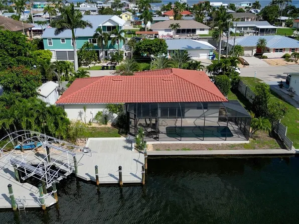 2701 Bruce St, Matlacha, FL 33993