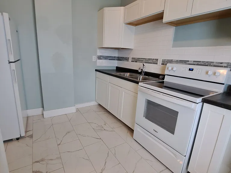 227 Livingston Ave — Photo 2