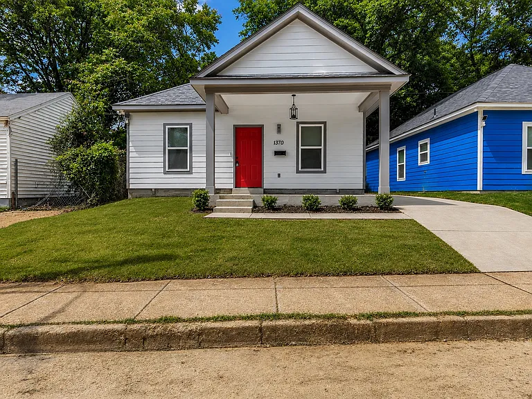 1370 Dow Pl — Photo 1