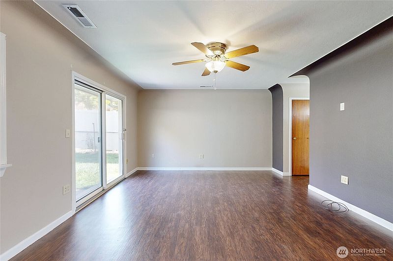 5th image of 601 SE 6th Street