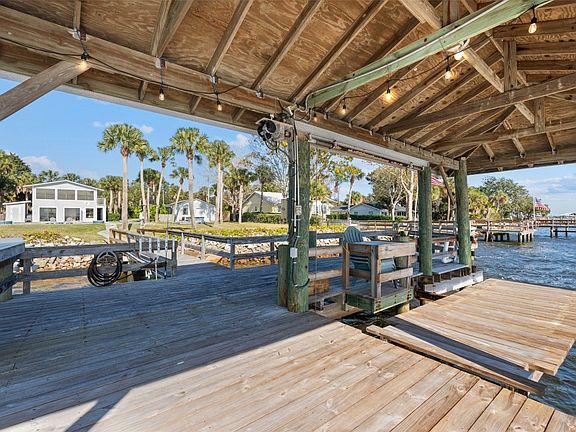 4th image of 8978 Heckscher Dr