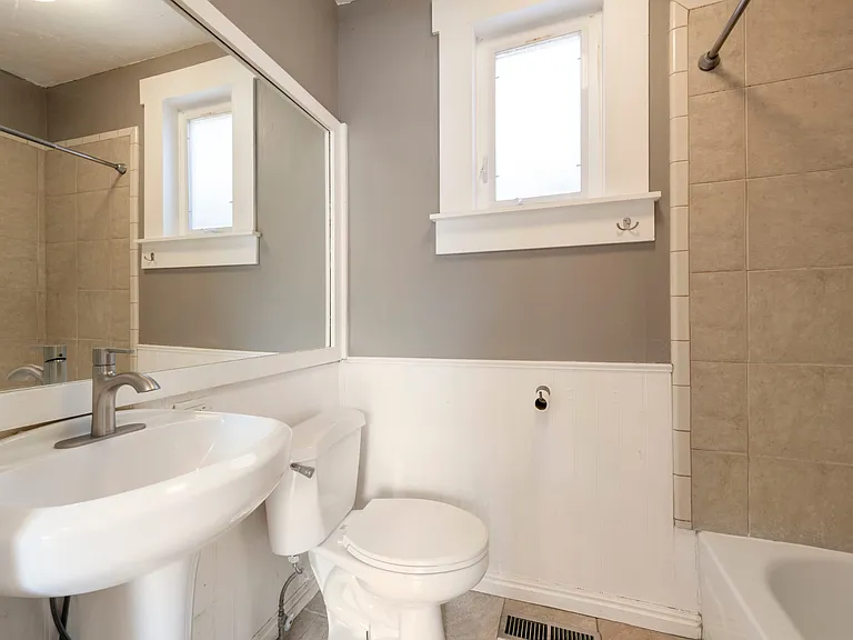 836 E Browning Ave — Photo 10
