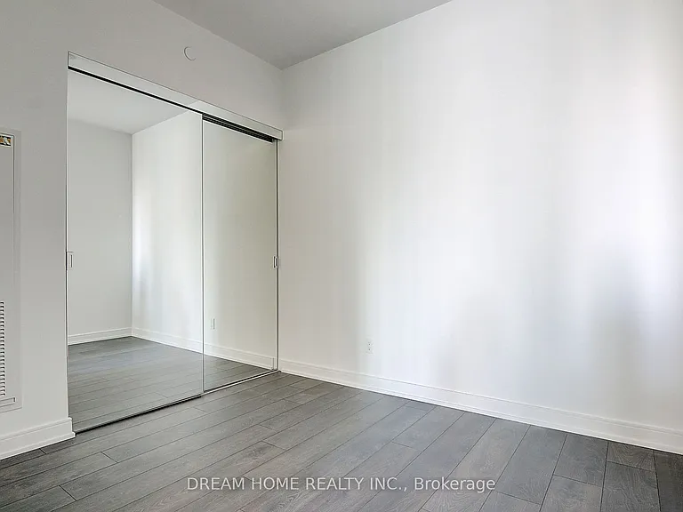3 Gloucester St #1913 — Photo 24