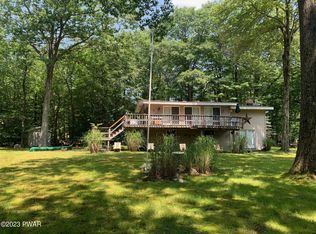 128 Cherry Point Cir, Canadensis, PA 18325