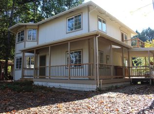 128 Tracy Ln, Cave Junction, OR 97523