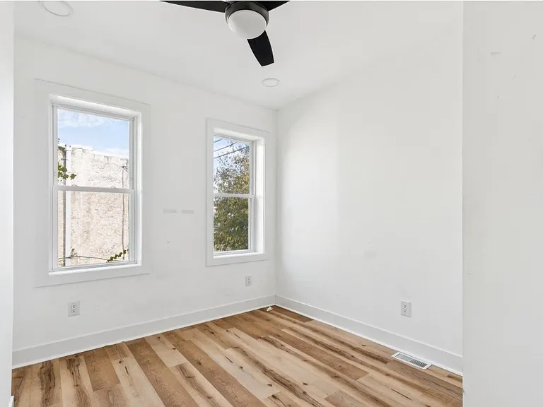 5521 Media St — Photo 16