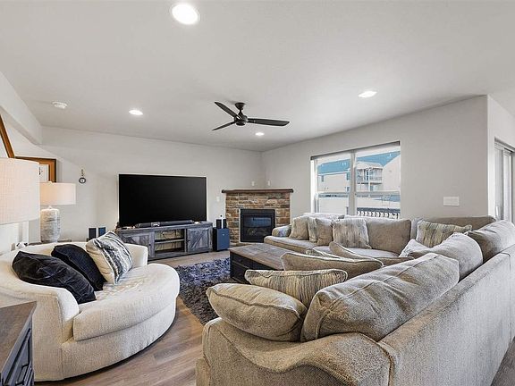 5th image of 712 Hillside Dr