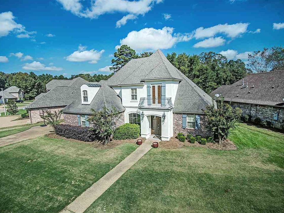 1st image of 308 Woodlands Green Pl
