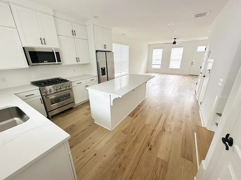 1632 W Neptune St — Photo 3
