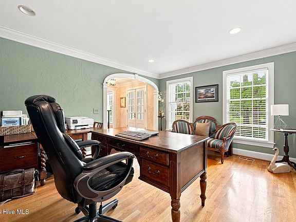 5th image of 300 Wesley Road