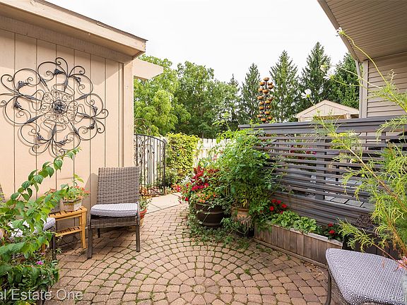 5th image of 62622 Raleigh Ct Unit 3