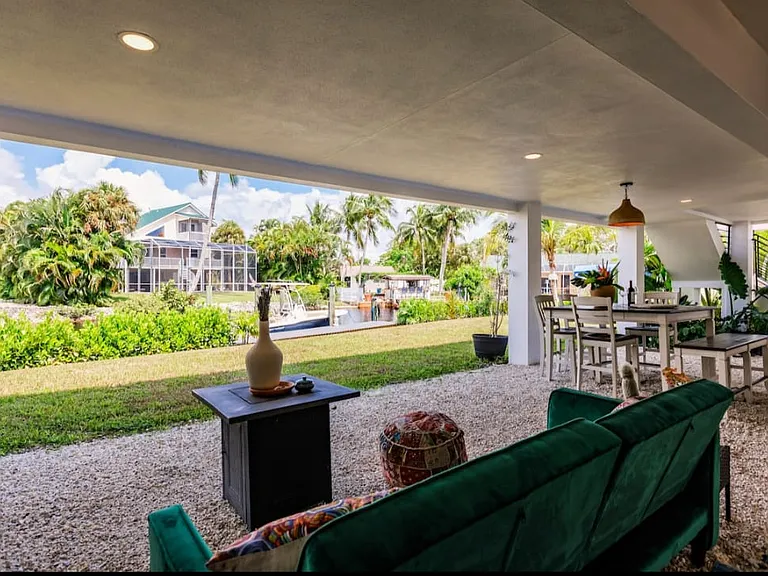 Buccaneer Dr — Photo 24