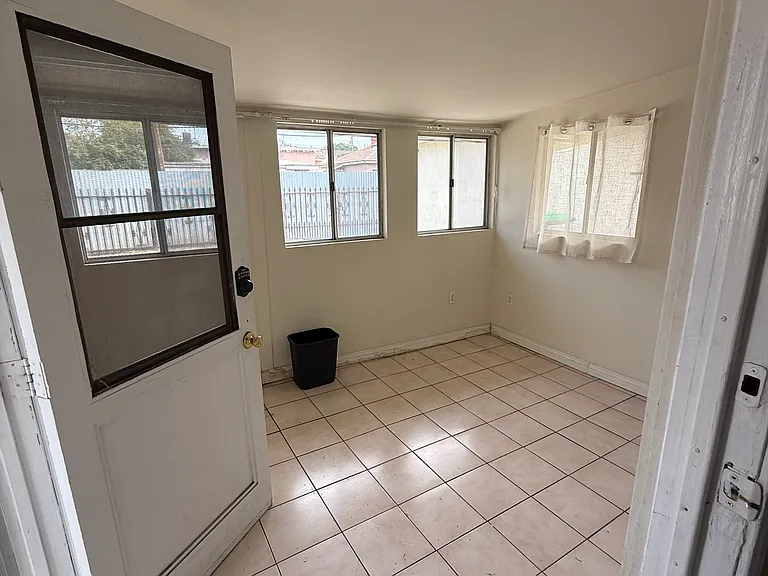 319 W Riggin St #1 — Photo 14
