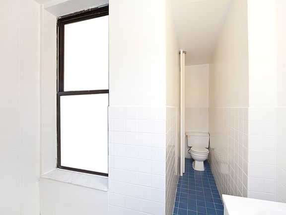 5th image of 52 E 7th St APT 8