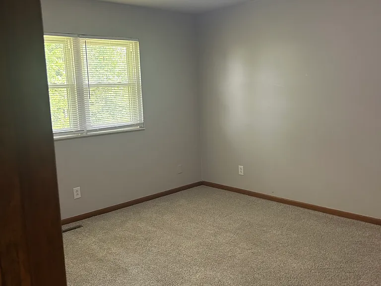 1950 E Hanthorn Rd #3 — Photo 11