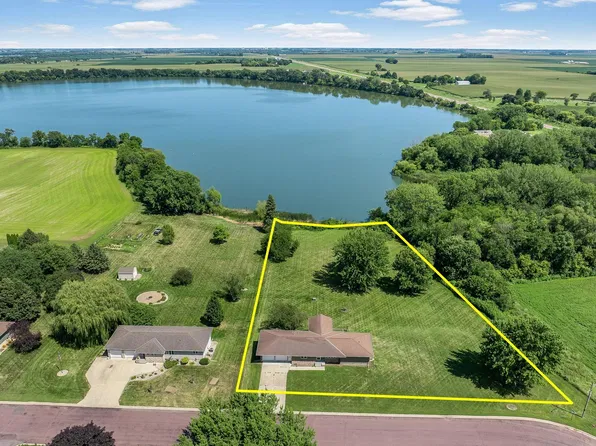 326 Fox Lake Ave, Sherburn, MN 56171