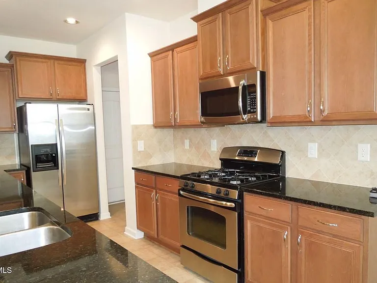 456 Manchester Park Ln — Photo 3
