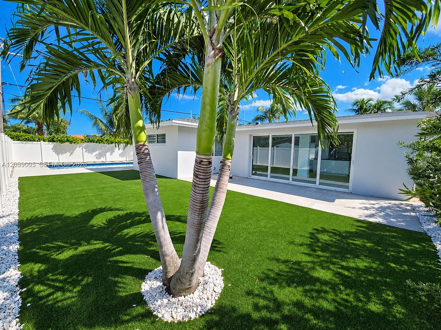 Pompano Isles Sec — Photo 1
