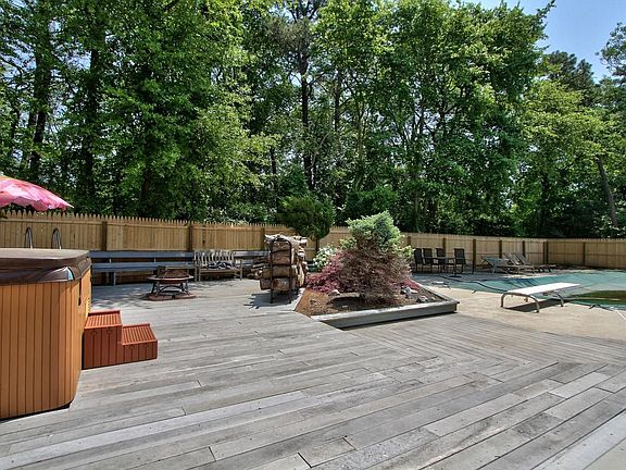 2nd image of 23 Yorkshire Dr