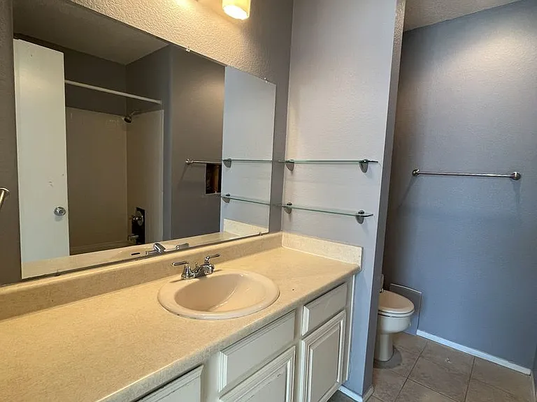 806 W 24th St #303 — Photo 10
