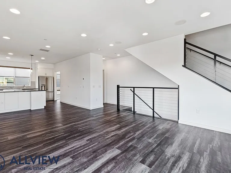 149 Mercer Way — Photo 11