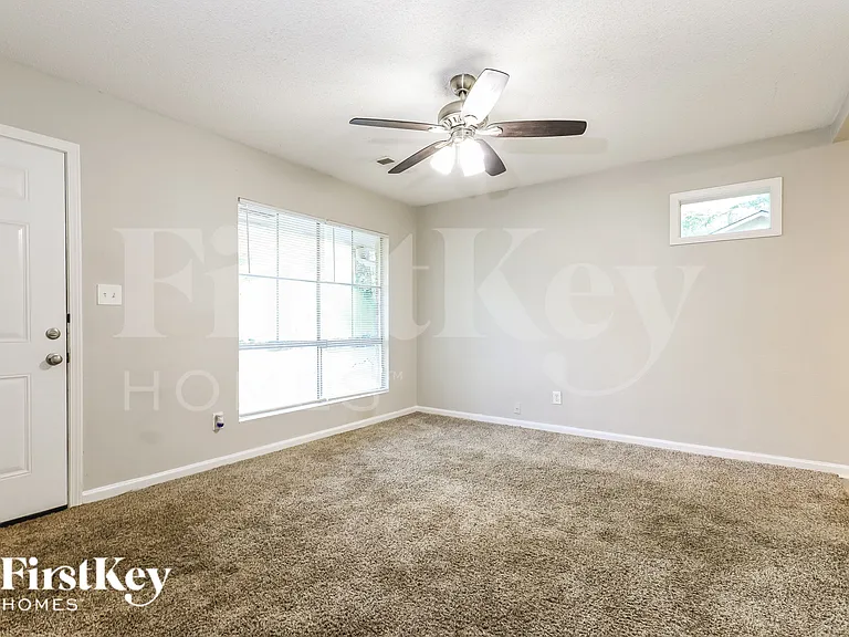 8280 Attleboro Dr — Photo 7