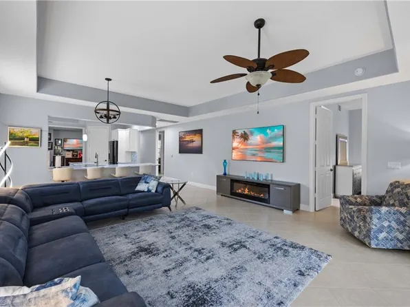 7837 Hawthorne Dr 1102, Naples, FL 34113