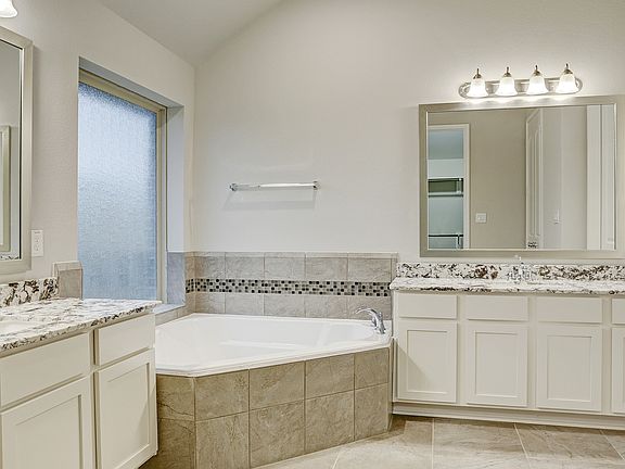 Relaxing owner s bath
