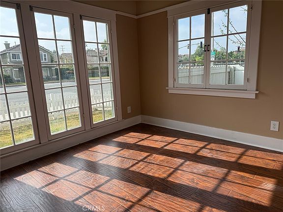 5th image of 3043 Market St