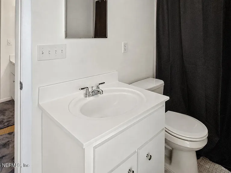 8012 Hollyridge Rd #17U — Photo 15