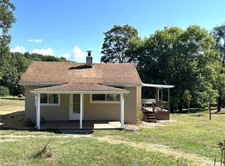 843 Rainey Hill Rd, New cumberland, WV 26047
