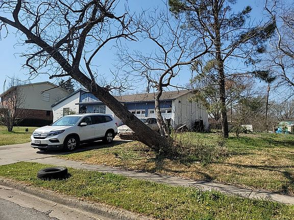 2nd image of 1923 Spiceberry Ln