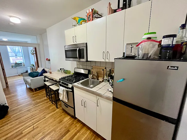 521 E 12th St #5 — Photo 5
