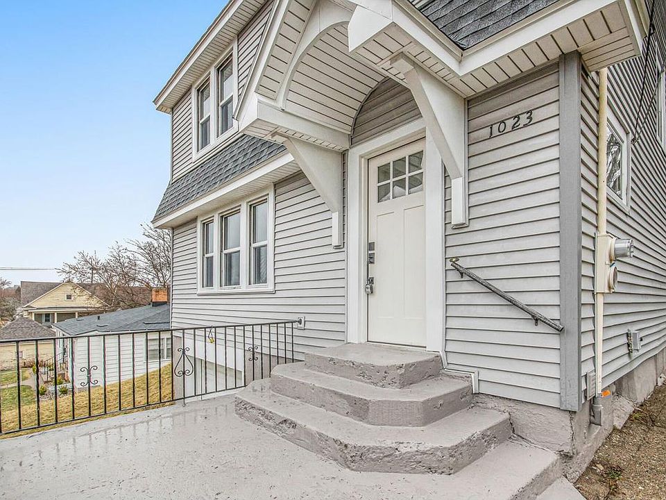 1023 Crescent St NE #1023, Grand Rapids, MI 49503 | Zillow