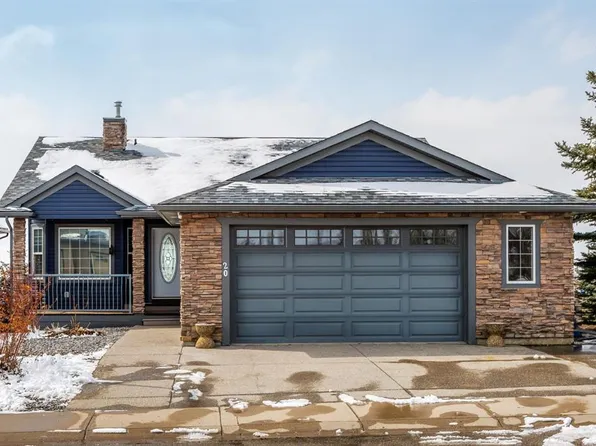 20 E Hillcrest Blvd, Strathmore, AB T1P 1X1
