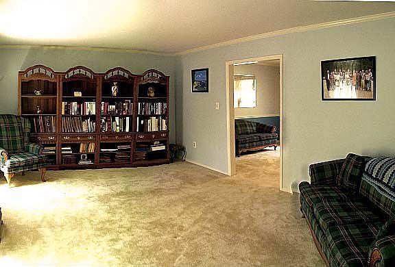 Formal living & dining rooms