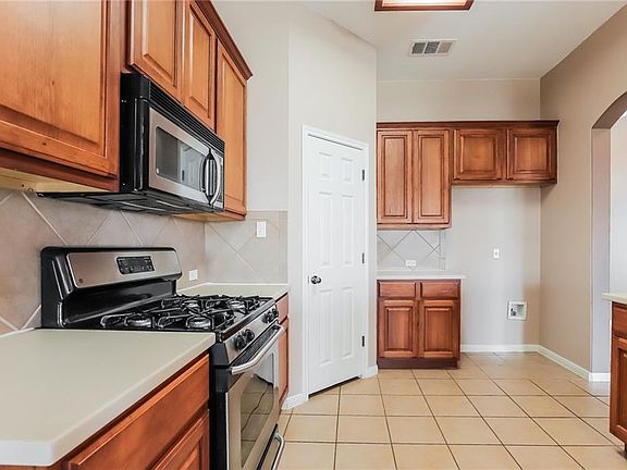 2nd image of 1000 Abbeyglen Castle Dr