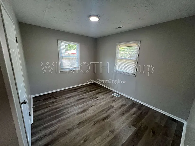 2920 N Lasalle St — Photo 8