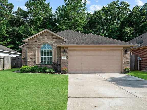 Beautiful front lawn!