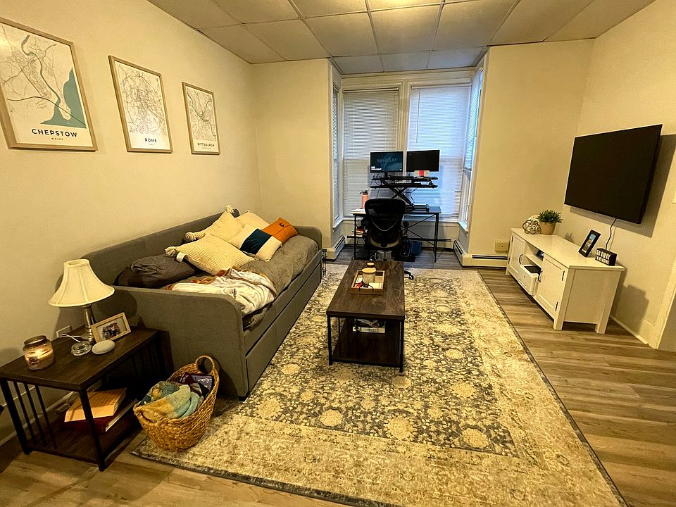 1st image of 79 Oak St Floor 1