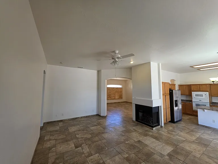 4307 E Williams Dr — Photo 4