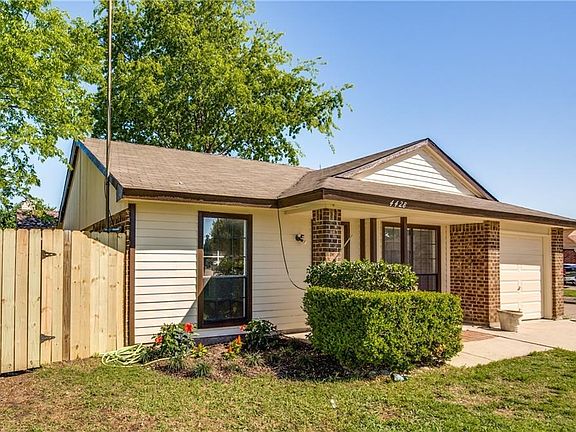 Gate to the amazing backyard!