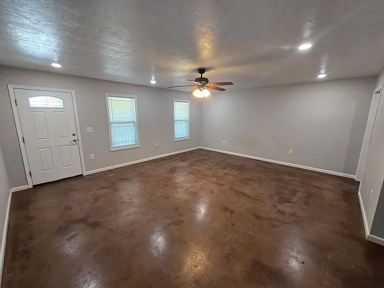1423 McLain St #13 — Photo 1