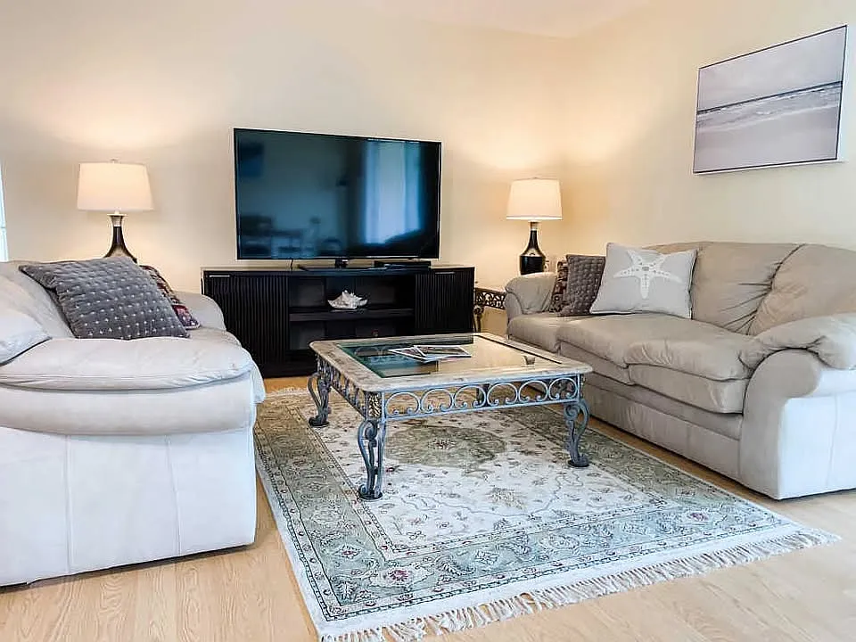 2 bed, 1000 sqft, $2,400 — Photo 3
