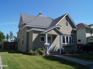 1017 6th St NE, Devils Lake, ND 58301