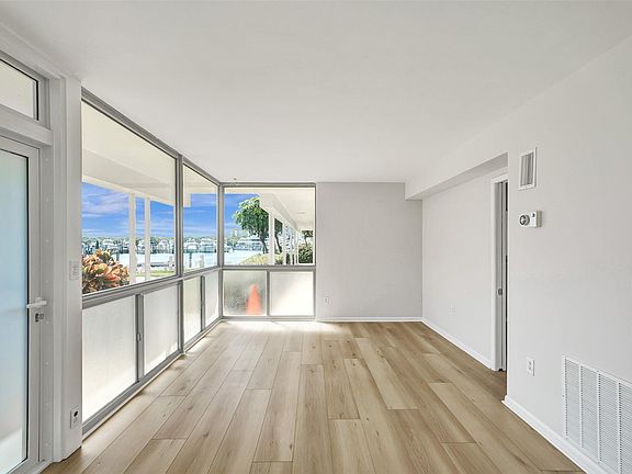 3rd image of 1124 Seminole Drive #3A