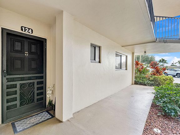 2nd image of 5280 Las Verdes Circle #124