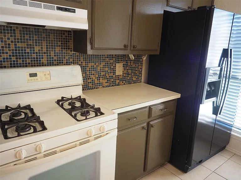 1403 Hermitage Dr — Photo 6