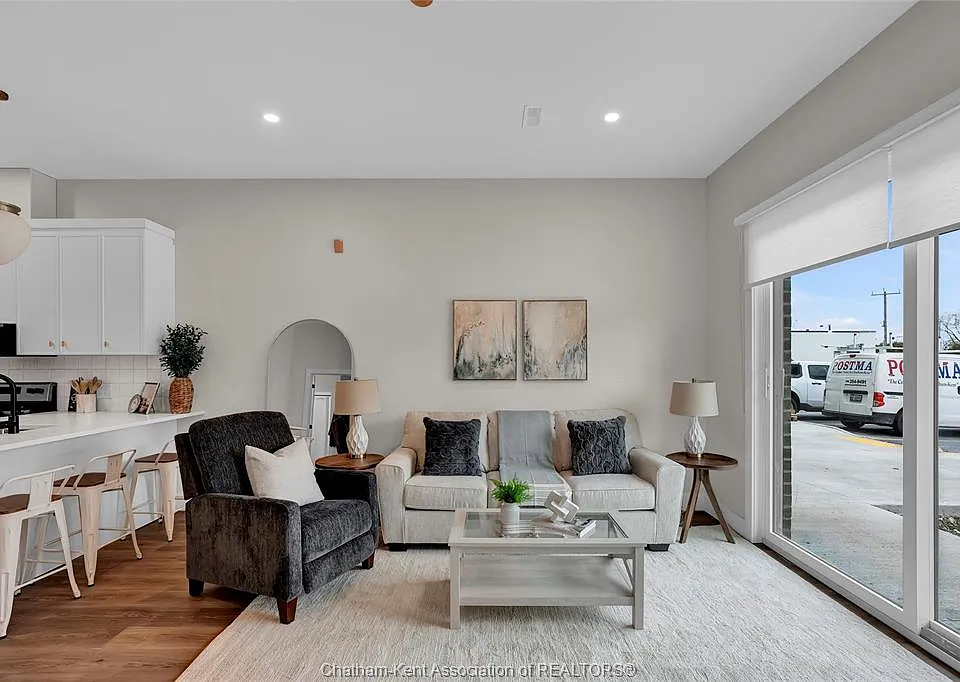 12 Mill St W #407